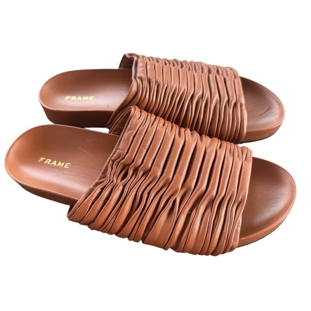 Frame Le Reese Slide Sandals in Tobacco, Size 39.5
